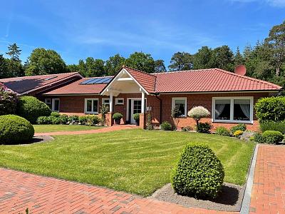 Landhaus am Wald mit Garten