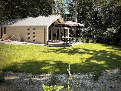 BEACHHOUSE VELUWEMEER in Strandnähe mit extra großem Garten inkl Hallenbadnutzung